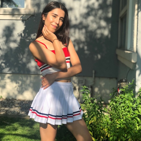 Meet your posher 💛 - Picture 2 of 5